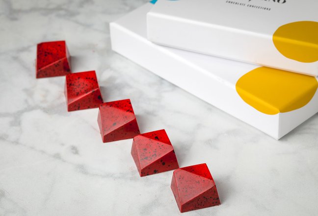 Caramel Bonbon made of Dark Valhorna chocolate and salted caramel