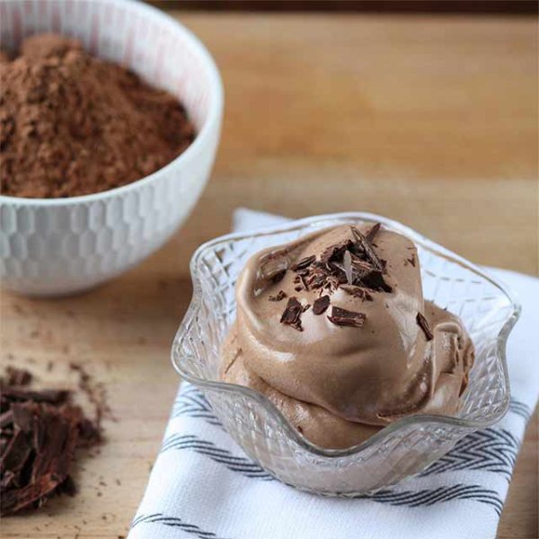 Rich and velvety Italian gelato made with premium cocoa, delivering an intensely smooth chocolate indulgence in every spoonful
